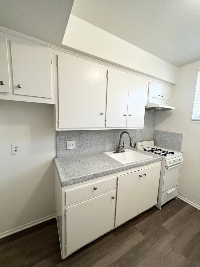 ARTESIA (Garden), Long Beach, CA 90805 - photo 6