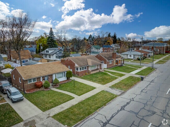 There is a wide array of architectural styles found in Minock Park.