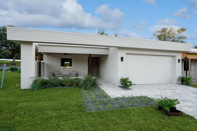 455 Skyfield Ct, Lady Lake, FL 32159 - photo 2