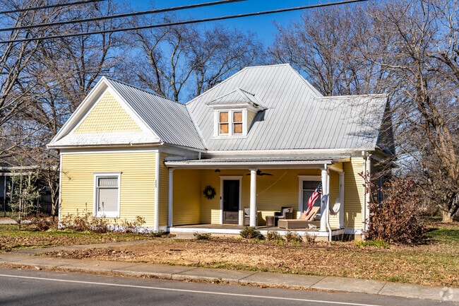 Classic farmhouses make up the majority of the homes in downtown Portland.