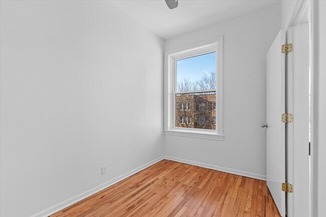 4343 N Spaulding Ave unit 2, Chicago, IL 60618 - photo 5