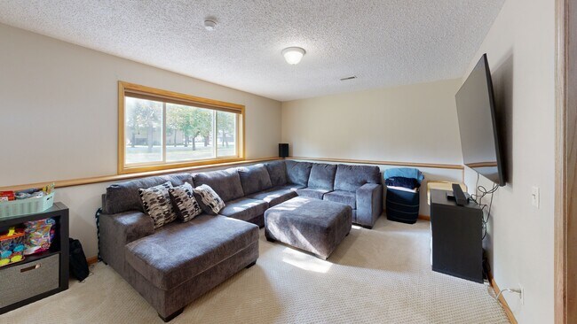522 Fieldcrest Ct, Sartell, MN 56377 - photo 2