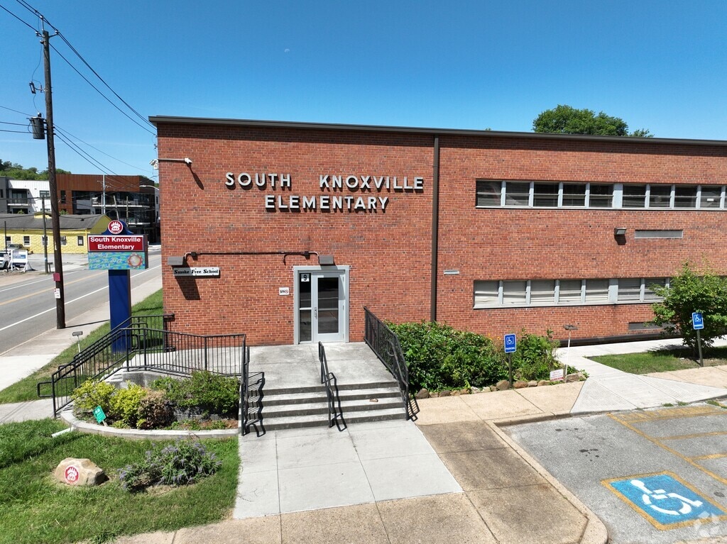 South Knoxville Elementary School serves students in grades K-5.