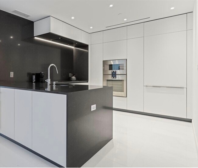 Aston Martin Residences unit 4509, Miami, FL 33131 - photo 4