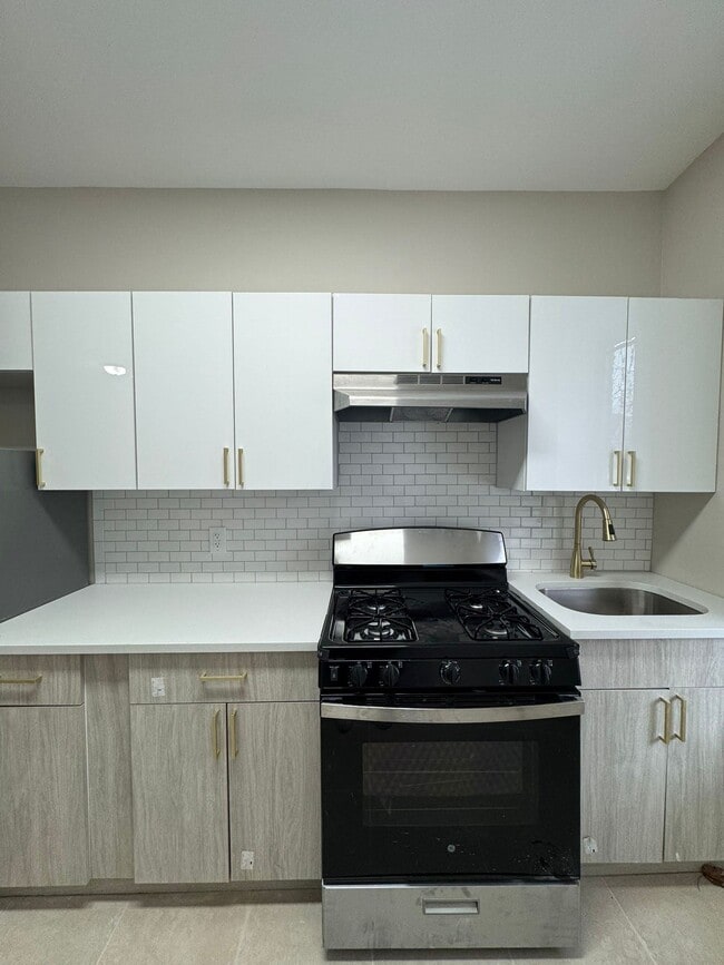 856 S 16th St, Newark, NJ 07108