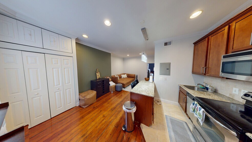 337 S 12th St unit 3, Philadelphia, PA 19107 - photo 1