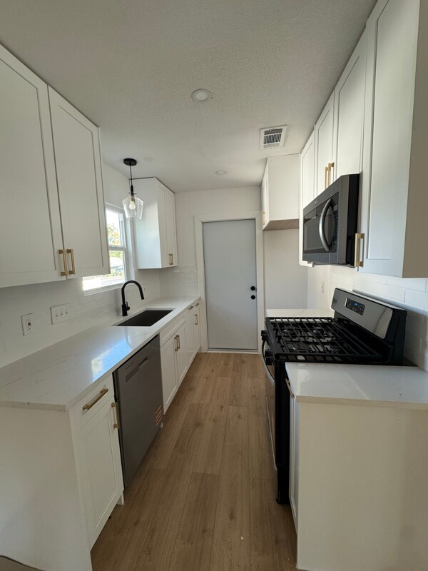 10206 Oak Hollow Cir, Austin, TX 78758 - photo 2