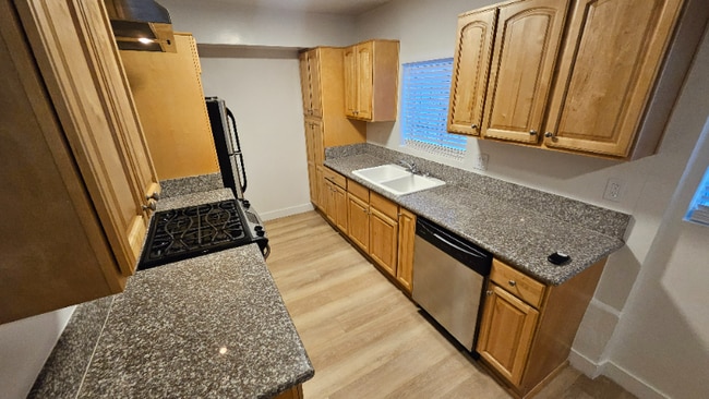 1130 N Fuller Ave unit 6, West Hollywood, CA 90046 - photo 7