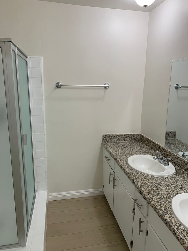5000 Coldwater Canyon Ave unit 4, Sherman Oaks, CA 91423 - photo 4