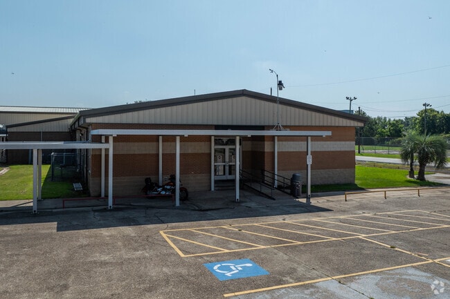 High Island High School serves grades 9-12.