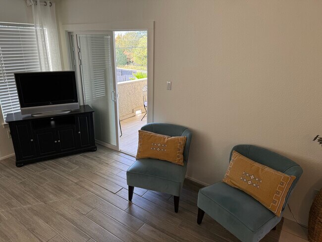 604 Highcrest Dr unit 224, Granite Shoals, TX 78654 - photo 4