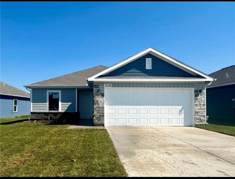 526 W Fountain Cir, Gardner, KS 66030 - photo 1