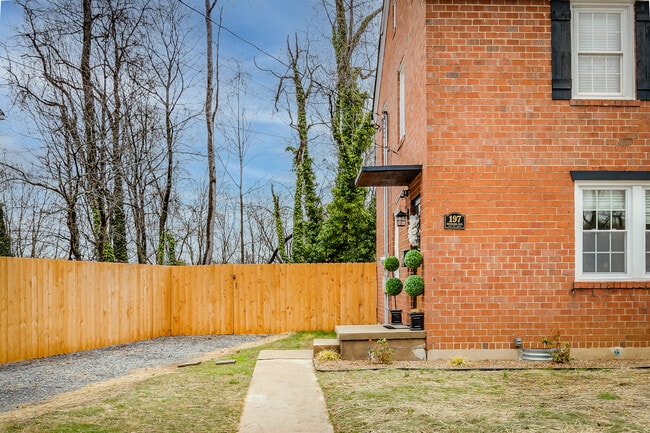 197 Seward Ave, Bristol, VA 24201 - photo 3