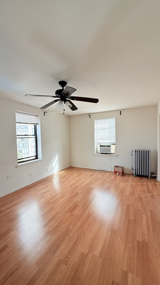 3933 N Clarendon Ave Unit 611, Chicago, IL 60613