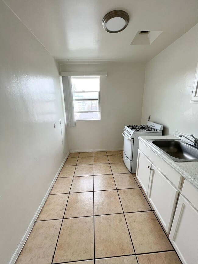 HAWTHORNE WAY, Hawthorne, CA 90250 - photo 5