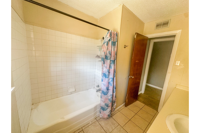 2805 53rd St, Lubbock, TX 79413 - photo 7