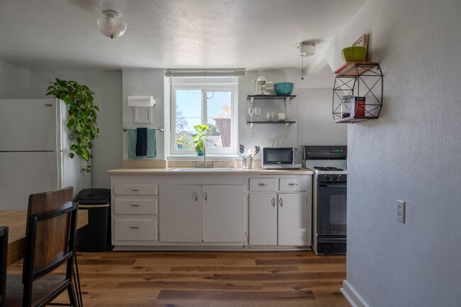 2731 S Sherman St unit Upper Level, Englewood, CO 80113 - photo 2