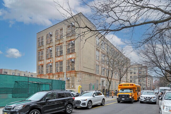 P.S./I.S. 187 - Hudson Cliffs is an above average, public school located in New York, NY.