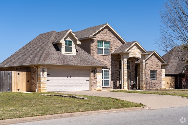 The median home price in Stephenville is $347k, offering a range of options for buyers.