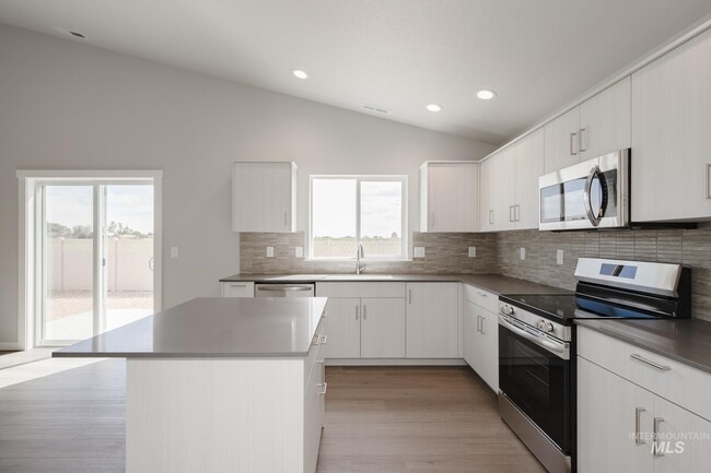 2867 E Valley Wind St, Kuna, ID 83634 - photo 6