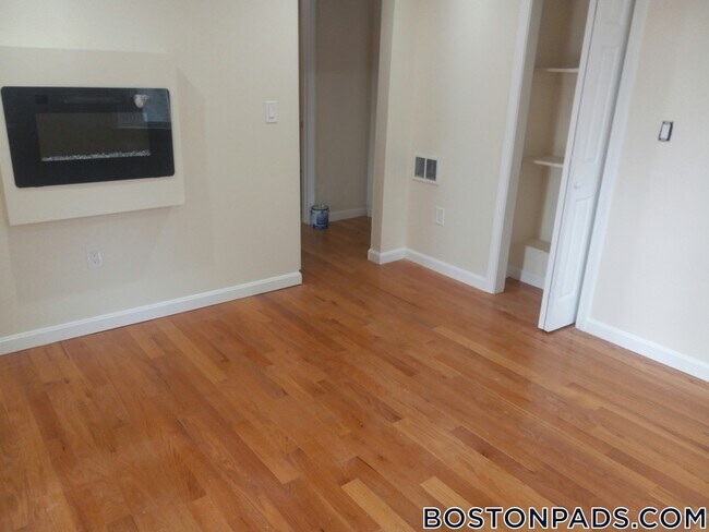 207 Harvard St unit 2, Dorchester Center, MA 02124 - photo 4