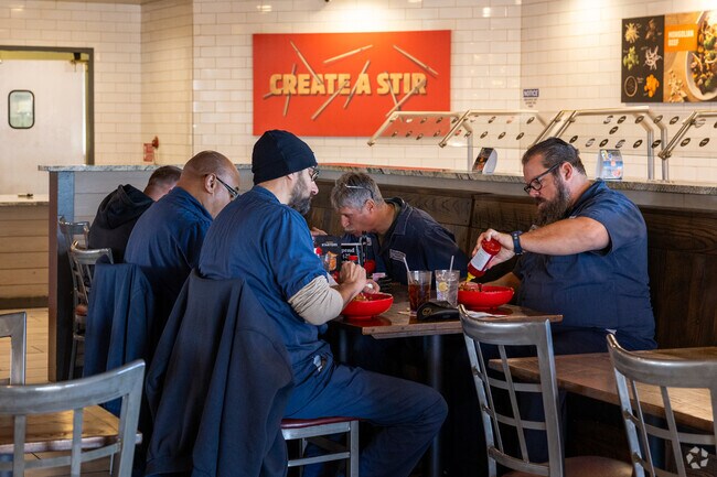 There are many local restaurants in Bonnie Brae to enjoy.