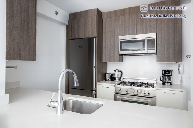 311 W 50th St unit FL7-ID1122, New York, NY 10019 - photo 5