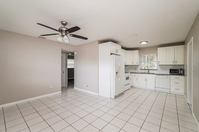 4772 54th Ave N, Saint Petersburg, FL 33714 - photo 5