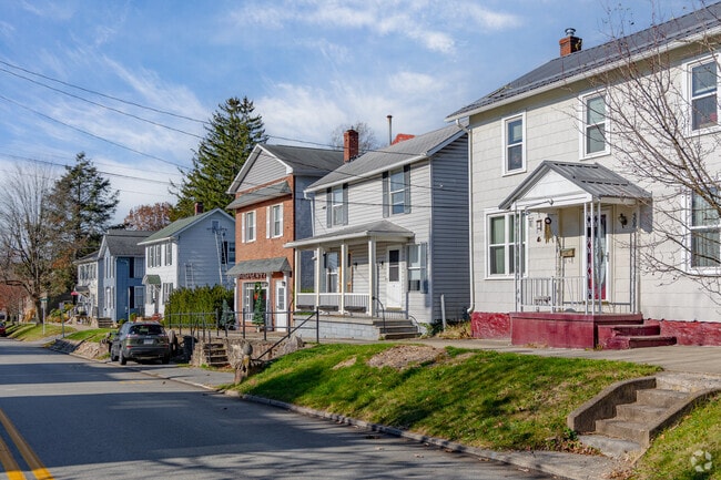 Perfectly lined homes lead right to the town square of Ligonier Township.