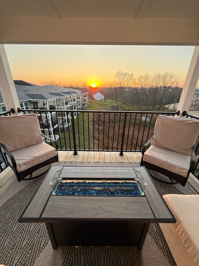 610 Foxhill Dr unit 610, Crescent Springs, KY 41017 - photo 2