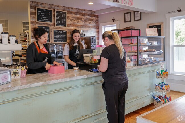Cupcake Heaven satisfies sweet cravings near Woolsey.