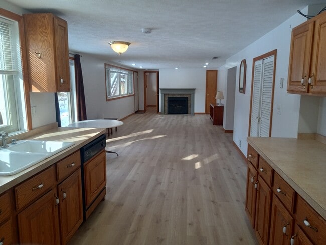 2247 Hamilton Rd unit Apartment B, Okemos, MI 48864 - photo 2