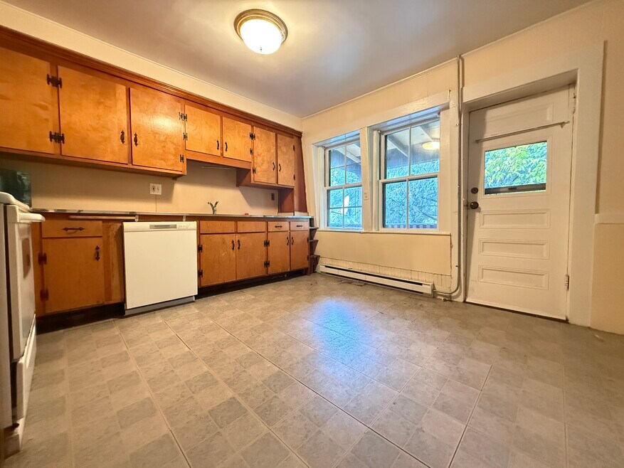 191 Mount Auburn St unit 1, Cambridge, MA 02138 - photo 1