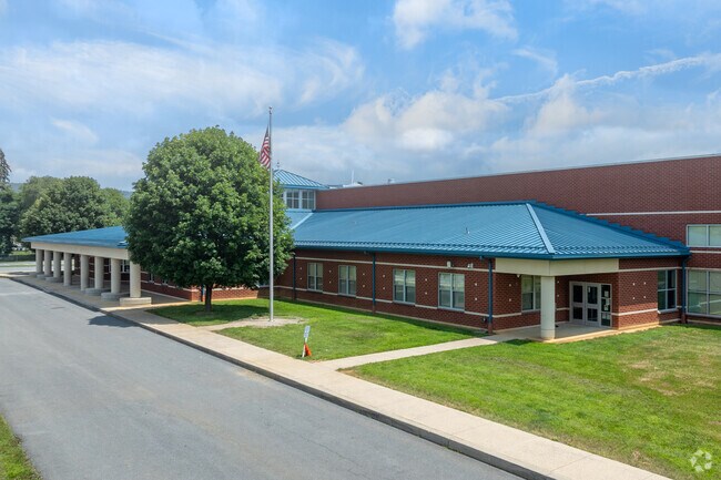 Fayetteville Elementary School received an overall grade of C+ from Niche.