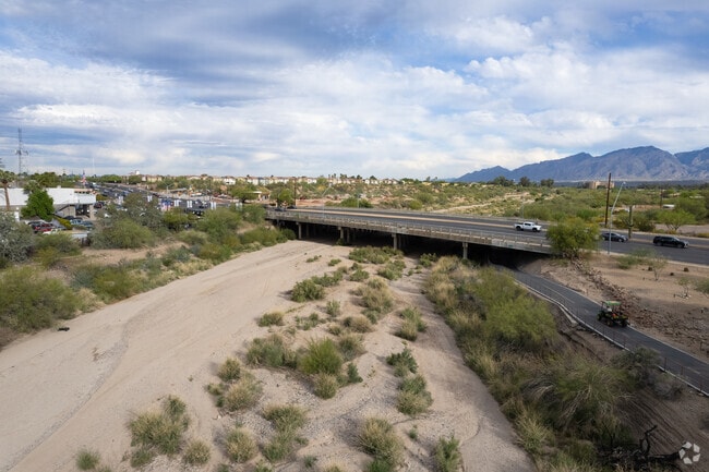 The Pantano Wash rarely flows, but has occasional flash flooding from severe storms.