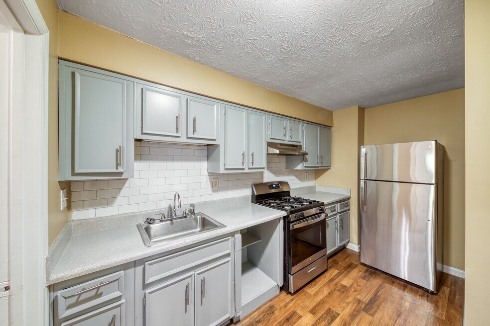 Jackson Brown Courts, Stone Mountain, GA 30083 - photo 1