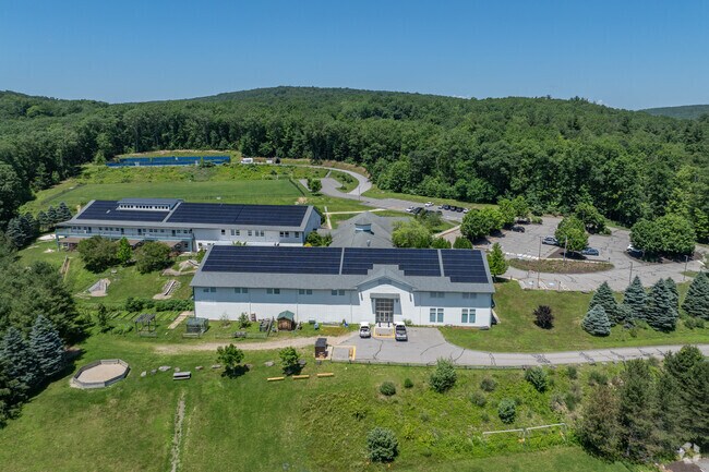 Washington Montessori School at 240 Litchfield Tpke, New Preston, CT 06777.