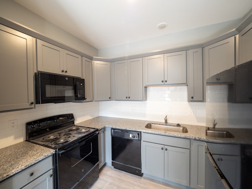 Stonehorse Apartments, Jackson, MI 49201 - photo 1