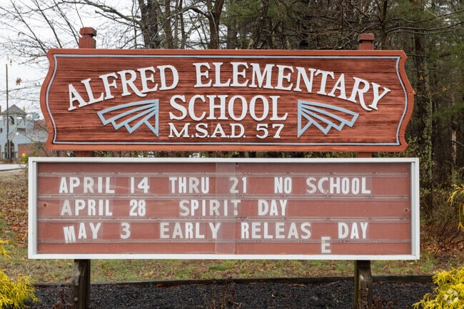 Alfred Elementary School welcomes the Alfred, Maine, community.