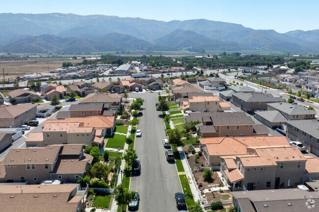 Piru offers a rural atmosphere, with citrus fields and mountain views around every corner.