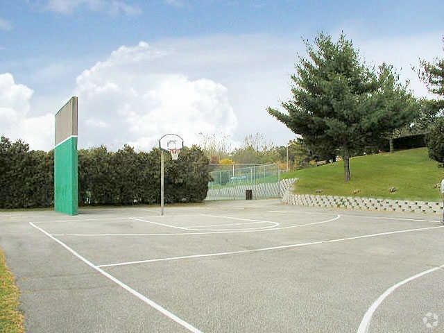 Basketball & Racketball Court