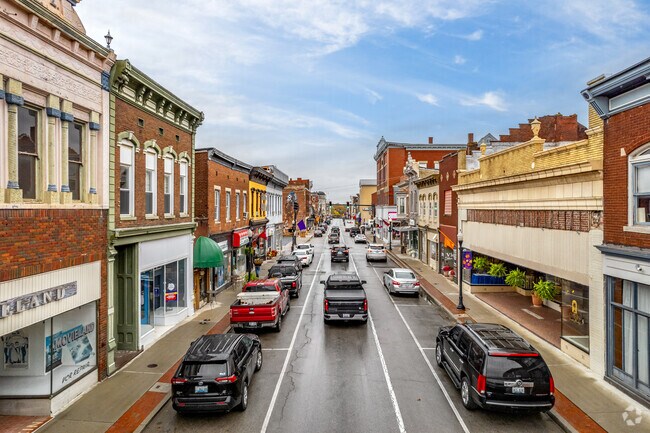 Living in Jimtown puts you only minutes from the cute town of Paris to enjoy dinners & shopping.