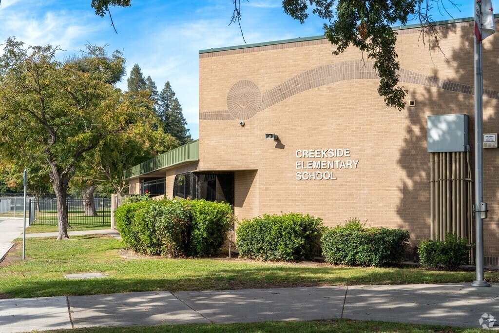 Creekside Elementary School serves students in the Sherwoods Manor community.