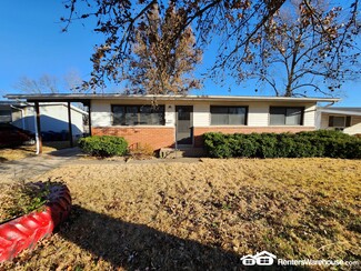 875 Manresa Ln, Florissant, MO 63031