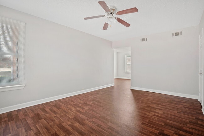 Oak Garden, Chickasaw, AL 36611 - photo 5