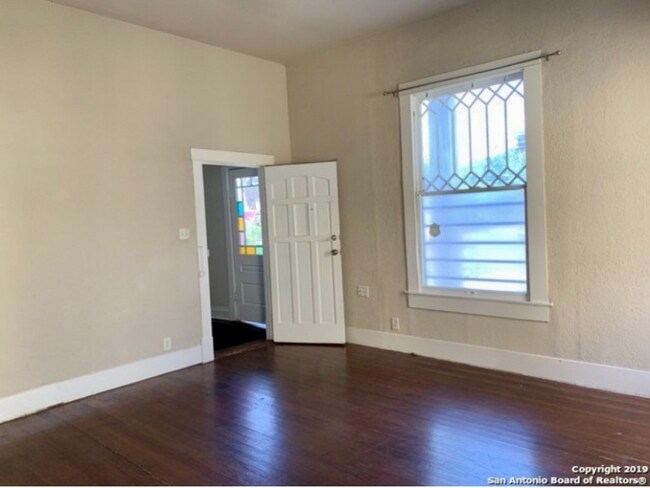 410 E Carson St unit 2, San Antonio, TX 78208 - photo 5