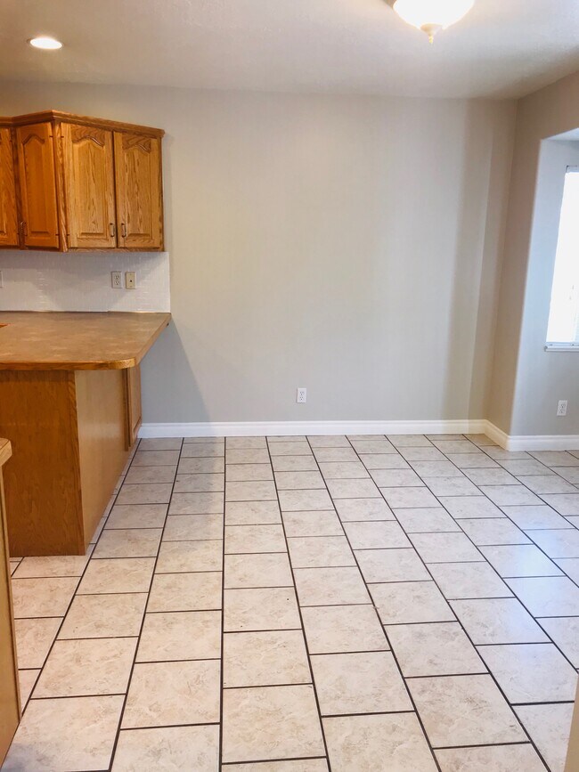 633 S Teresa St, Kaysville, UT 84037 - photo 4