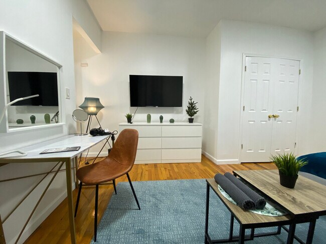 317 E 75th St unit ID1031993P, New York, NY 10021 - photo 3