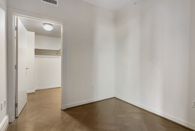 The Cobb, Seattle, WA 98101 - photo 2