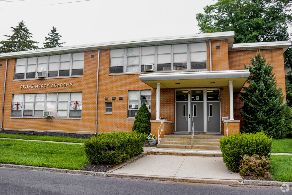 Divine Mercy Academy provides education in the neighborhood of 
Middleton